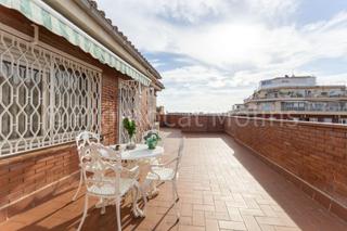 Ático en Baix Guinardó. Ático exclusivo con impresionante terraza y vistas panorámicas e
