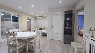 Pis a Molins de Rei. Piso reformado con encanto y terraza junto al salón
