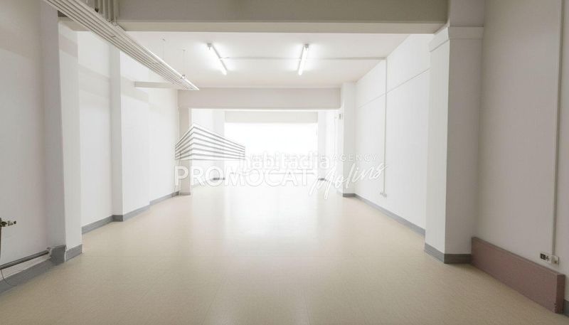 Foto b26c760a-e612-460b-823a-c1aab2943840. Local comercial a Can Vidalet Esplugues de Llobregat