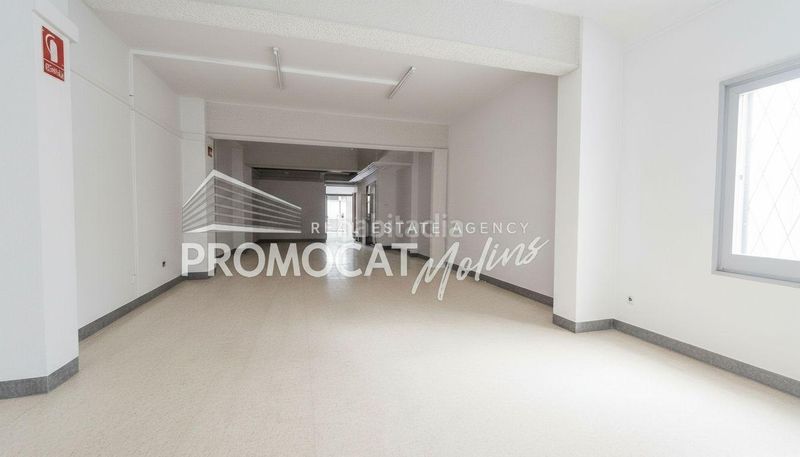 Foto b82718b6-3137-407b-88da-89f716e40e6a. Local comercial a Can Vidalet Esplugues de Llobregat