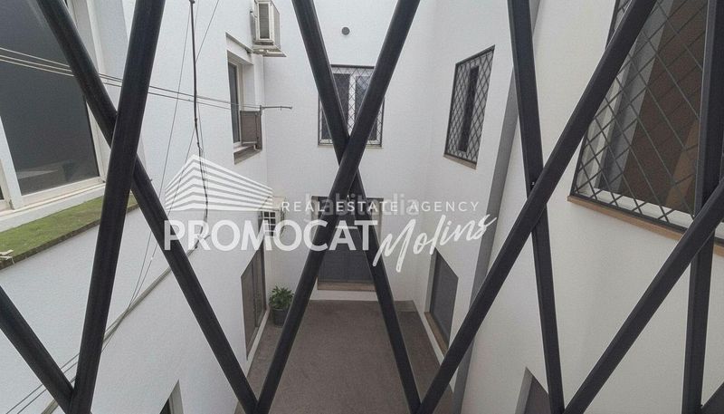 Foto d003d408-9860-48c7-909a-f2aa070cfcb2. Local comercial a Can Vidalet Esplugues de Llobregat