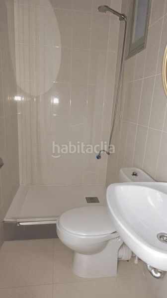 Foto f6aca520-c786-4d26-90aa-143f98b22346. Local comercial a Can Vidalet Esplugues de Llobregat