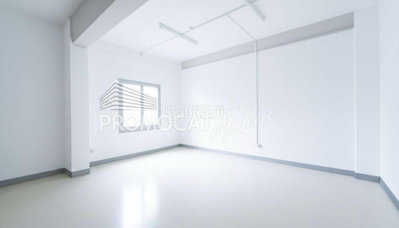 Foto fd3b4749-136b-4024-9dd3-f99d8537c0d7. Local comercial a Can Vidalet Esplugues de Llobregat