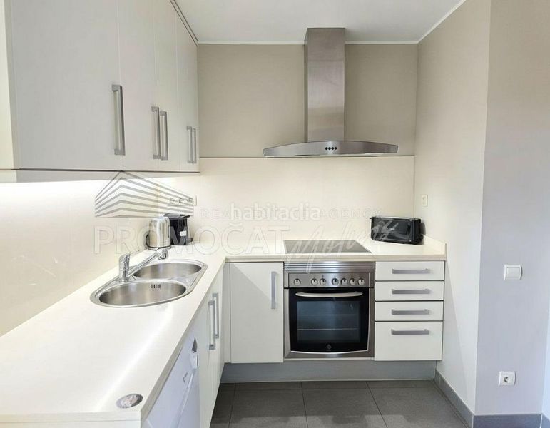 Foto 5b42a89b-725f-44d4-b186-afaadd839361. Àtic amb aparcament a Molins de Rei