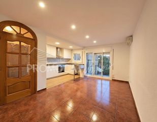 Appartement à Molins de Rei. Piso de 3 habitaciones con terraza y jardín
