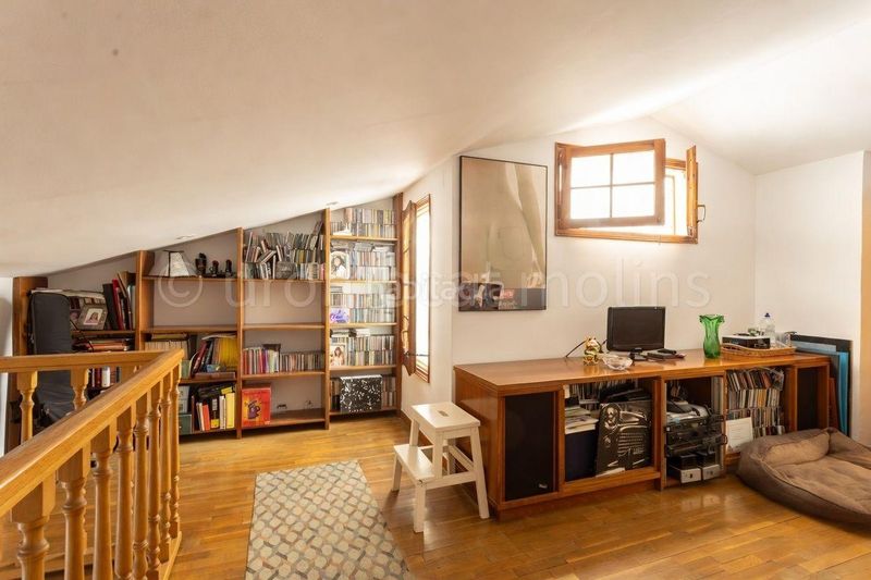 Foto a2f5a7f3-b675-4797-848d-338850f8c674. Casa amb calefacció aparcament a Molins de Rei