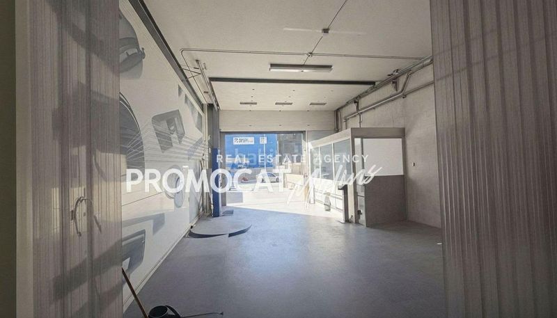 Foto aea4aeb4-68c5-4481-82a7-f153eaee6033. Nau industrial a Papiol (El)