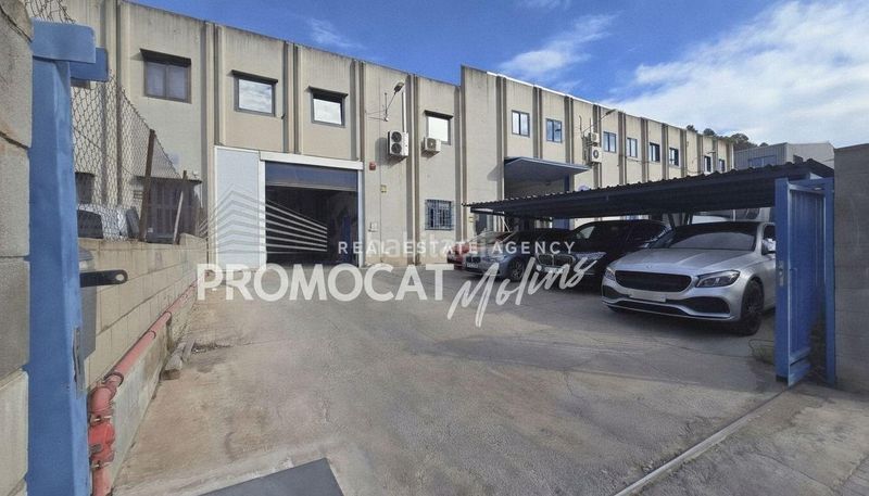 Foto d59e6bb4-a0ad-4e09-bf9c-840d5d39903e. Nau industrial a Papiol (El)
