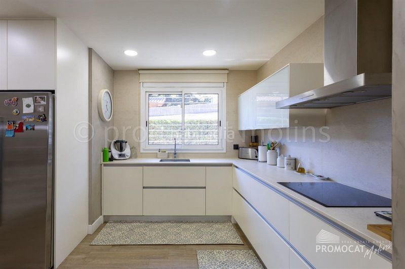 Foto bc239253-262f-44be-bb7d-81821435a922. Xalet amb piscina a Teià