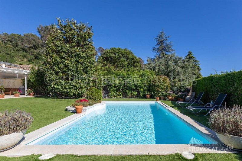 Foto d28bb9c9-f6bc-451b-b728-02f1320a0570. Xalet amb piscina a Teià