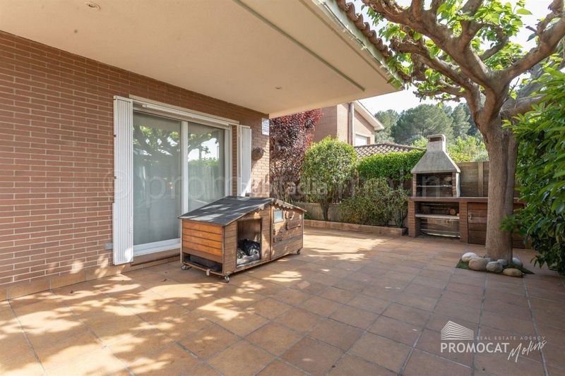 Foto d6a6eb25-6099-4ed4-9fdd-c1b15f2b05ce. Casa amb piscina a Papiol (El)