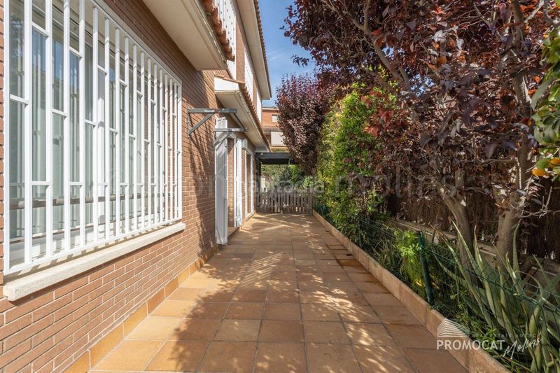 Foto ee5522b9-5fd6-4adb-9a59-9aa7cbe921f9. Casa amb piscina a Papiol (El)