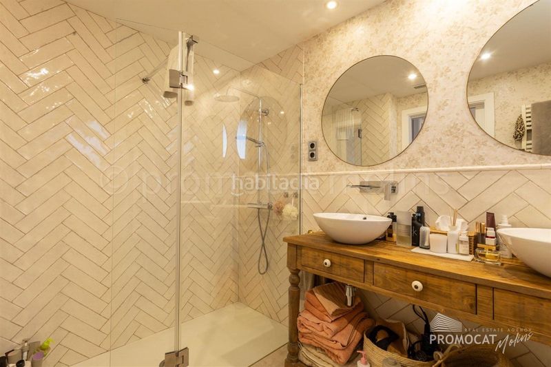 Foto f053b9d8-ee1c-4687-bc9b-558358c35136. Casa amb piscina a Papiol (El)