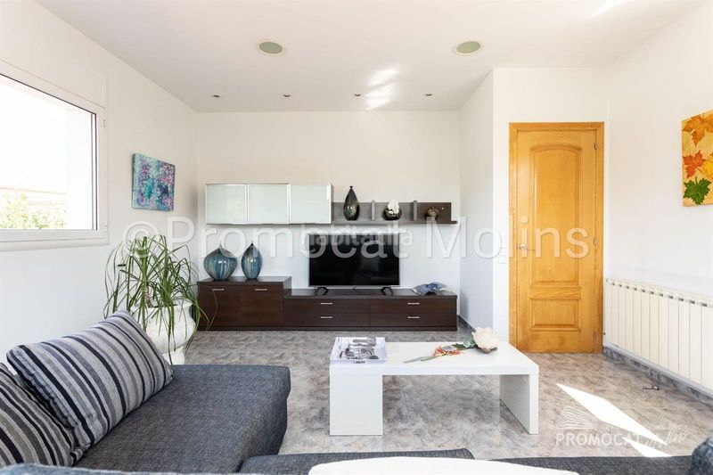 Foto bc7a6d52-3f20-4e95-bc06-53e0d7a54495. Casa amb calefacció aparcament piscina a Palma de Cervelló (La)