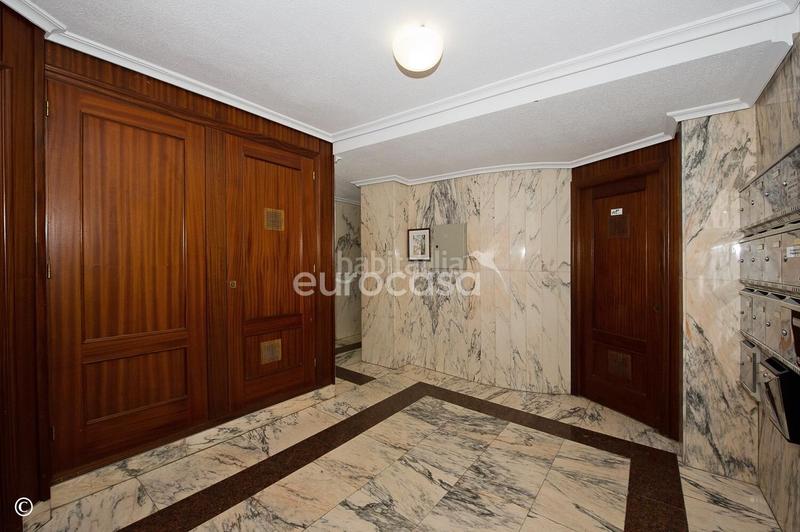 Foto 3d0fe1d4-a762-4e89-9850-3cfc9cf4f635. Local comercial a Centro - Ayuntamiento Santander