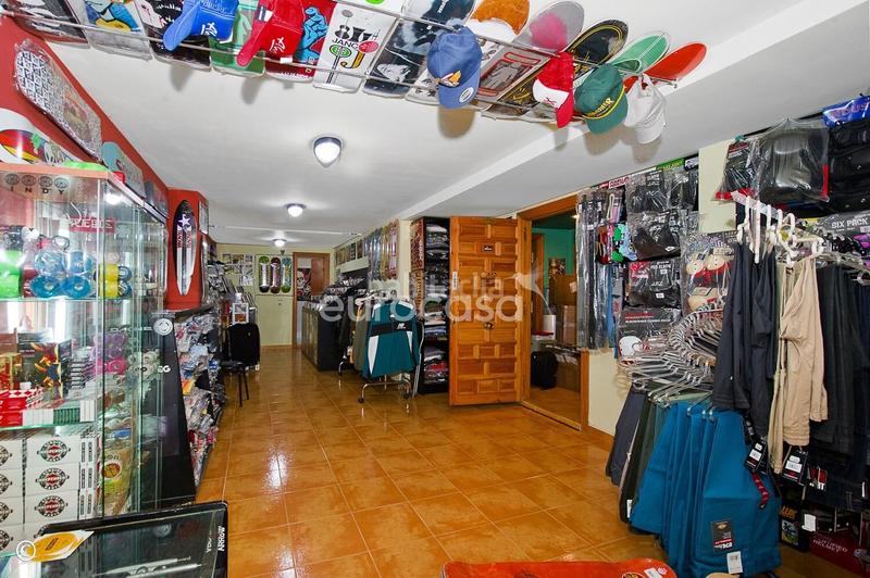 Foto b9cdfe3d-4bba-4ead-845b-83150a0d432e. Local comercial a Centro - Ayuntamiento Santander