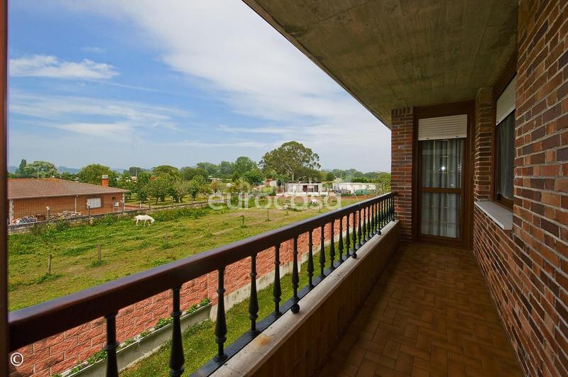 Foto 005a8e64-7346-4fa7-a20f-7b062cd97bda. Casa amb aparcament a El Callejo - La Pesquera - La Arenosa Laredo