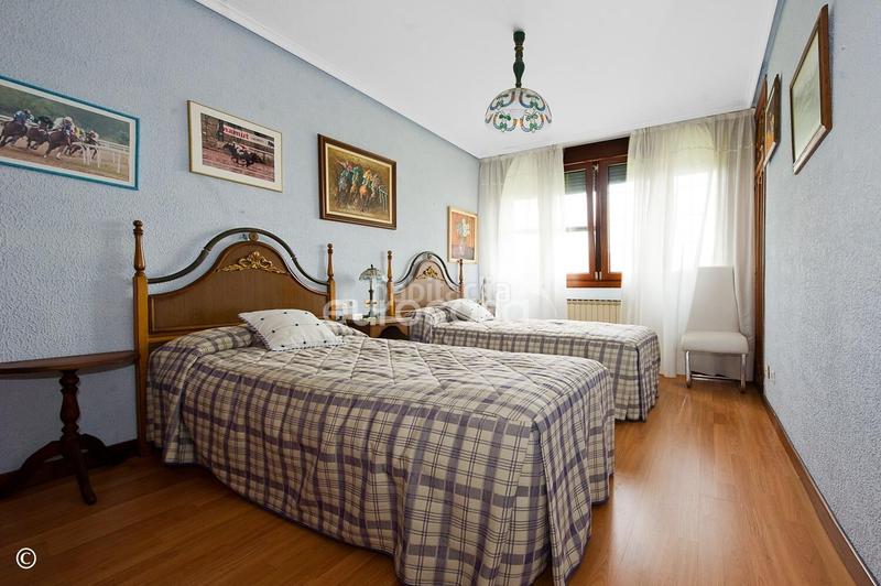 Foto 40a937ac-02ad-452e-82fd-d6c034844914. Casa amb aparcament a El Callejo - La Pesquera - La Arenosa Laredo