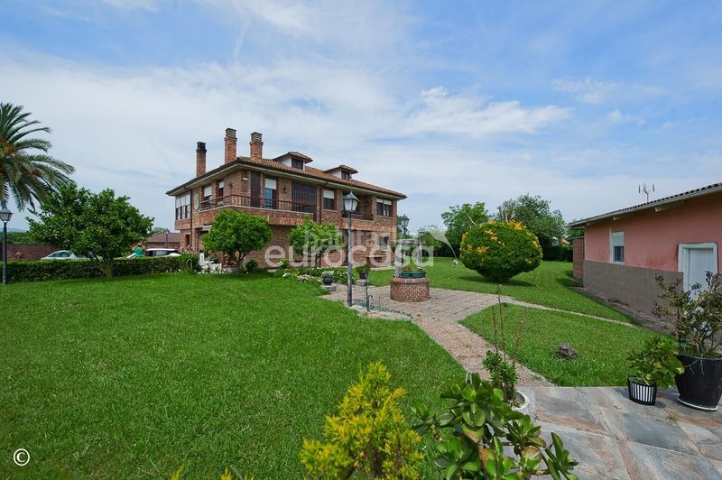 Foto 42f68d1b-928a-4726-88af-1d039b5e0cf2. Casa con parcheggio in El Callejo - La Pesquera - La Arenosa Laredo