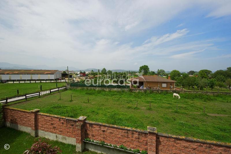 Foto 74ac0f5c-c611-477e-bab4-902d3c3f7e82. Casa amb aparcament a El Callejo - La Pesquera - La Arenosa Laredo