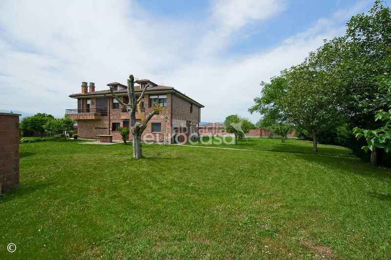 Foto bb6dcbb4-cc11-4b31-8b73-08d2cd0547a2. Casa con parcheggio in El Callejo - La Pesquera - La Arenosa Laredo