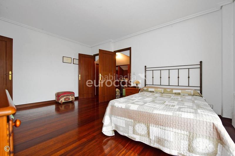 Foto 2a21b3d9-72eb-47d4-92e9-d59435a69a8c. Casa bifamiliare con riscaldamento parcheggio in Peñacastillo - Nueva Montaña Santander