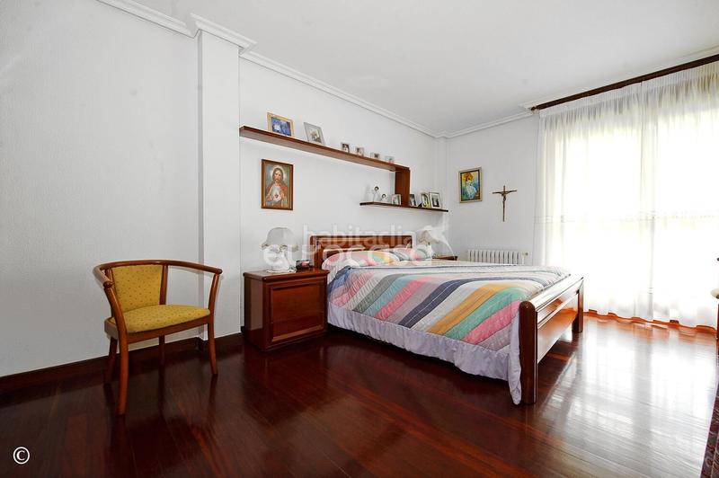 Foto 830c354c-94b9-481b-ac97-a24b24f87e01. Casa bifamiliare con riscaldamento parcheggio in Peñacastillo - Nueva Montaña Santander