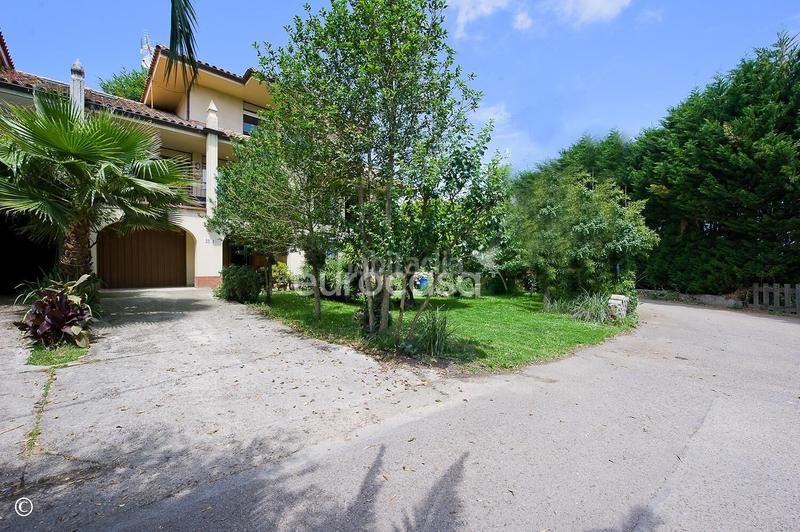 Foto a59543fc-947f-4d58-ac46-2295900693eb. Casa bifamiliare con riscaldamento parcheggio in Peñacastillo - Nueva Montaña Santander
