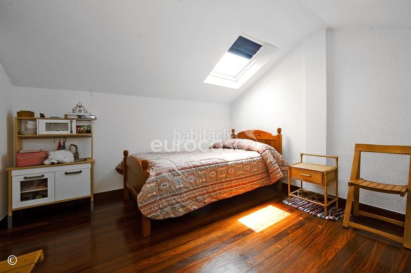 Foto e14153fb-a2ab-4d40-b1a8-1aa439f10125. Casa bifamiliare con riscaldamento parcheggio in Peñacastillo - Nueva Montaña Santander