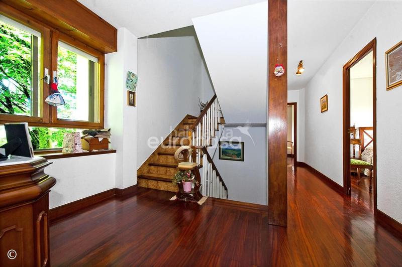Foto e1c773df-900a-428e-a17b-fc336fb3bdd1. Casa bifamiliare con riscaldamento parcheggio in Peñacastillo - Nueva Montaña Santander
