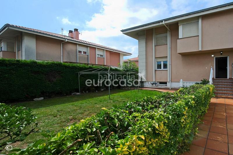 Foto d41c32bc-a090-41d4-a7af-1c2a281aca4f. Casa a schiera con riscaldamento parcheggio in Muriedas Camargo