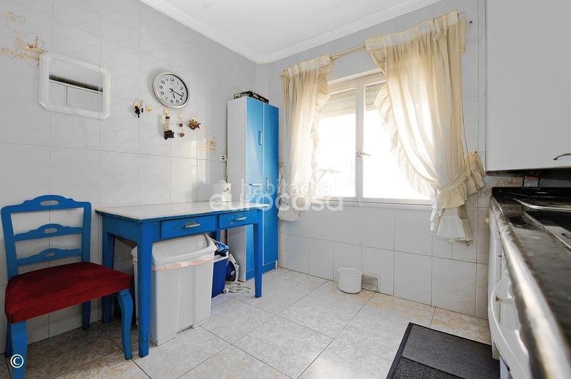 Foto 4a1ee2e6-68f0-4c06-9e75-7703ab466a42. Appartamento con riscaldamento parcheggio in Puerto Chico Santander