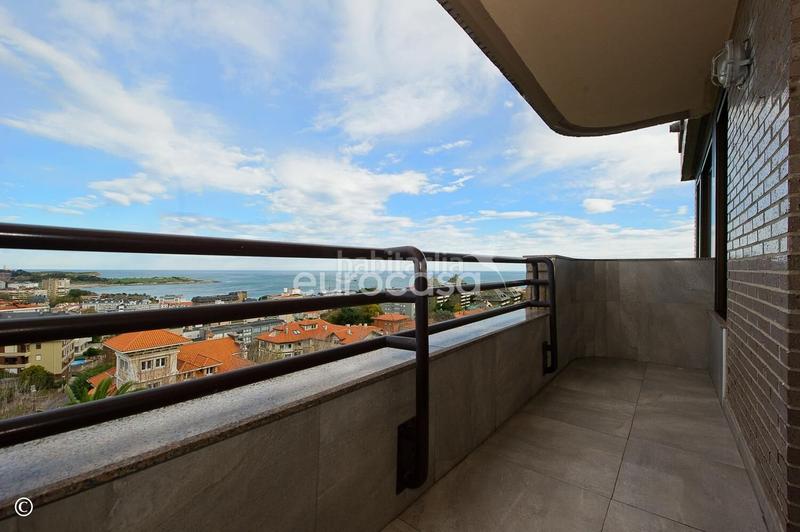 Foto 11dd4659-ed60-4132-add3-d70ede31da06. Appartement avec chauffage parking dans El Sardinero Santander