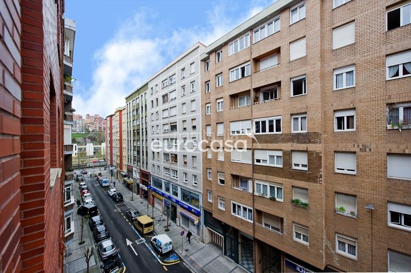 Foto b9d6b700-0611-4002-af90-45aa96d387d7. Pis amb calefacció aparcament a Centro - Ayuntamiento Santander