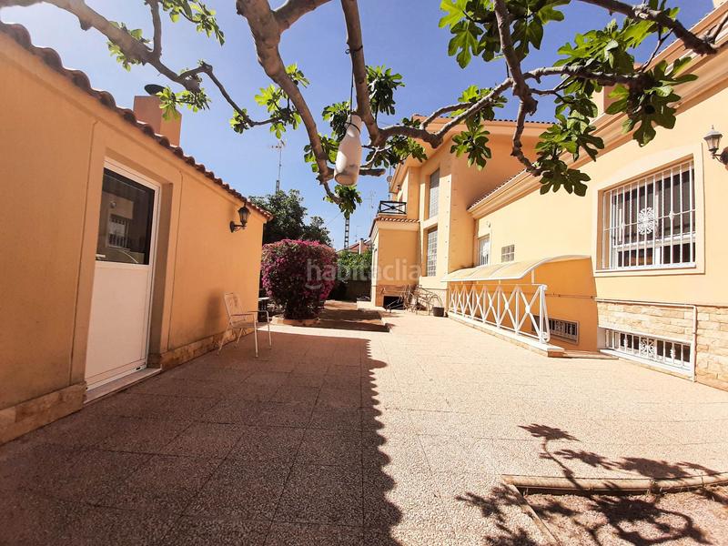 Foto 2baa8c2f-7e1b-4bdd-81dd-8677af3e8e1c. Chalet avec chauffage parking dans Ciutat Jardí - Torreta Verdí Elche / Elx