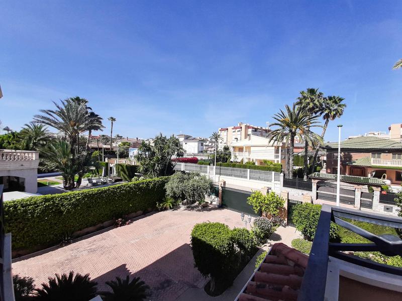 Foto 3b7d8fb5-4bc6-4fe7-8451-f92470d0e1fb. Chalet avec chauffage parking dans Ciutat Jardí - Torreta Verdí Elche / Elx