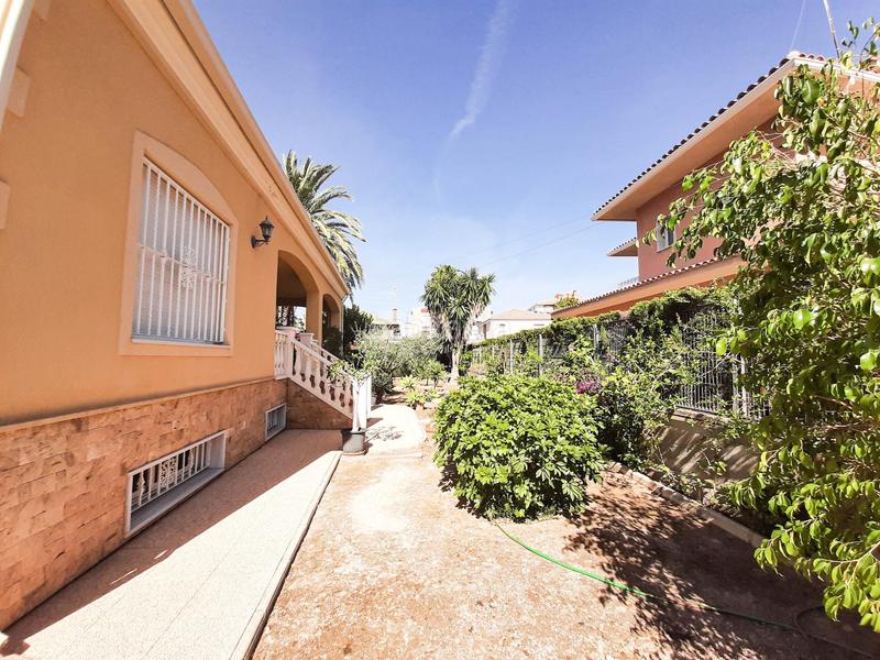 Foto 6002f50c-55ba-4c68-83be-34ea78e981f5. Chalet avec chauffage parking dans Ciutat Jardí - Torreta Verdí Elche / Elx