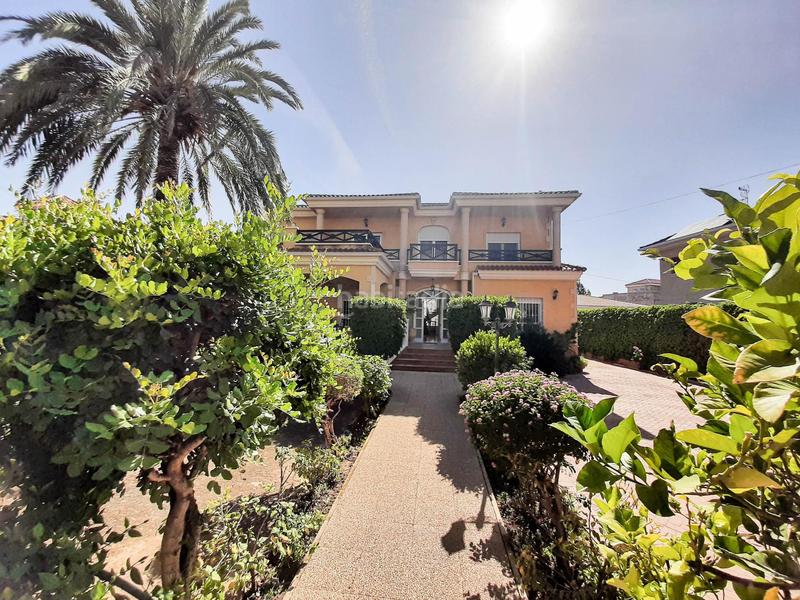 Foto 86d4b3c5-010a-4f3e-a223-61b29868fc6f. Chalet avec chauffage parking dans Ciutat Jardí - Torreta Verdí Elche / Elx