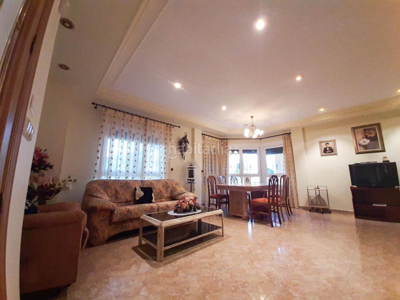 Foto abbacb8f-d1db-490b-89da-64cf0b3de19e. Chalet avec chauffage parking dans Ciutat Jardí - Torreta Verdí Elche / Elx