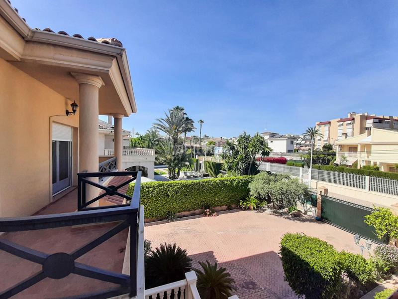 Foto acebe3a3-337e-43c3-af5f-8a51a8cbb6d6. Chalet avec chauffage parking dans Ciutat Jardí - Torreta Verdí Elche / Elx