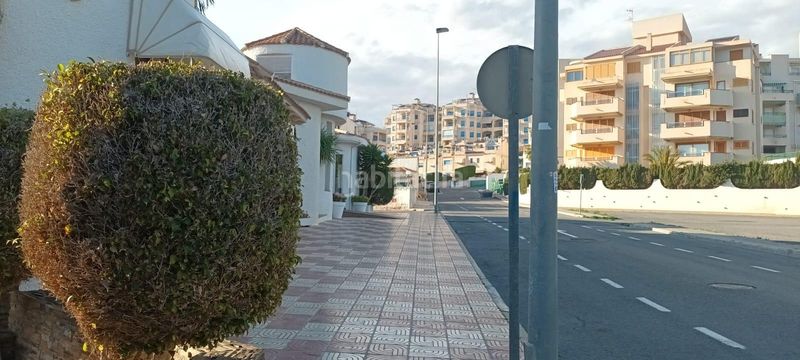 Foto 4bc3915c-6286-444a-b7ab-9595b0f78520. Aparcament cotxe a Calas Santiago Bernabeu Santa Pola