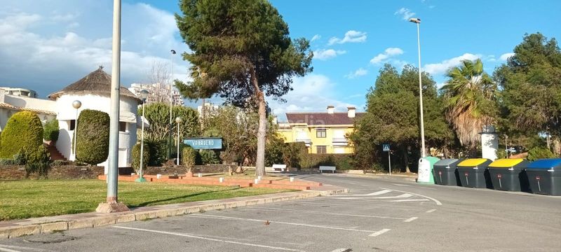 Foto 4ec0a40f-fb88-42ea-868d-131c84b3a693. Aparcament cotxe a Calas Santiago Bernabeu Santa Pola