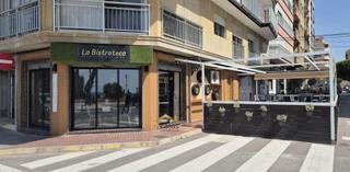 Business premise in Avenida gonzalez vicent 25. Local comercial en primera línea del mar  oportunidad única
