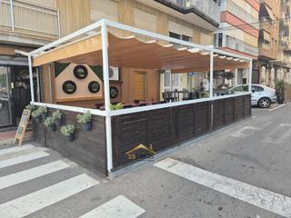 Alquiler Local Comercial en Avenida gonzalez vicent 25. Se alquila local comercial  primera línea de mar