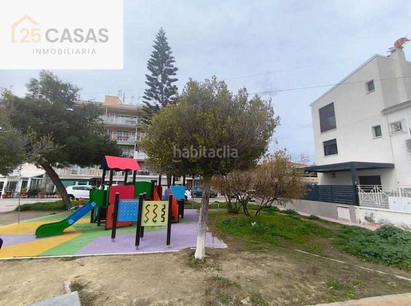 Foto acd2a24a-33bf-4042-9454-9d05d5738bd4. Casa amb aparcament a Playa Tamarit-Playa Lissa Santa Pola