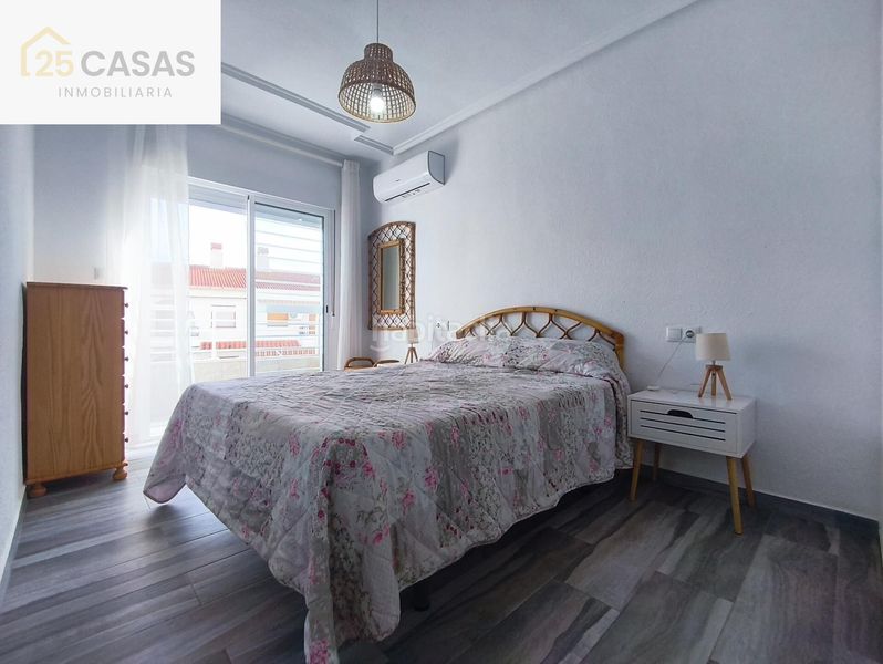 Foto cbfb06b2-c767-4eba-8f0a-13ee29419448. Casa amb aparcament a Playa Tamarit-Playa Lissa Santa Pola