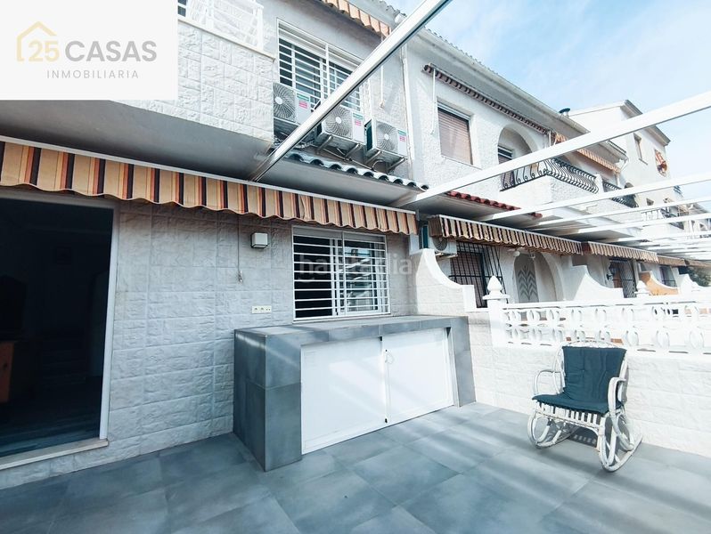 Foto eeaa6138-e449-4ae4-a292-bab9d0adbebf. Casa amb aparcament a Playa Tamarit-Playa Lissa Santa Pola