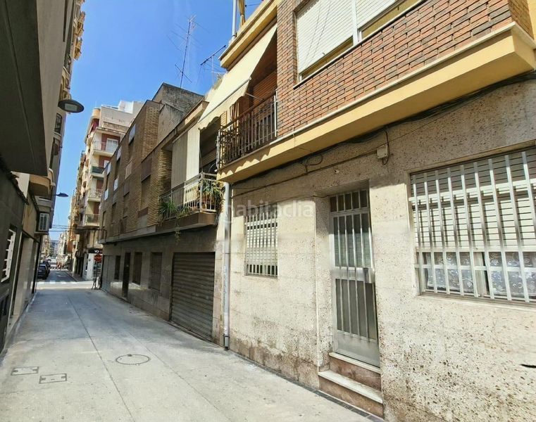 Foto 3f4a367e-64f3-43c6-9bc1-c87fc8a37e81. Casa amb aparcament a Centro Santa Pola