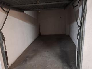 Aparcament cotxe  Carrer nou. Box cerrado