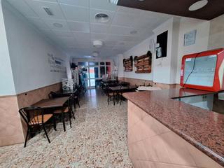 Local Comercial a Plaça constitucion 26. Venta de bar equipado
